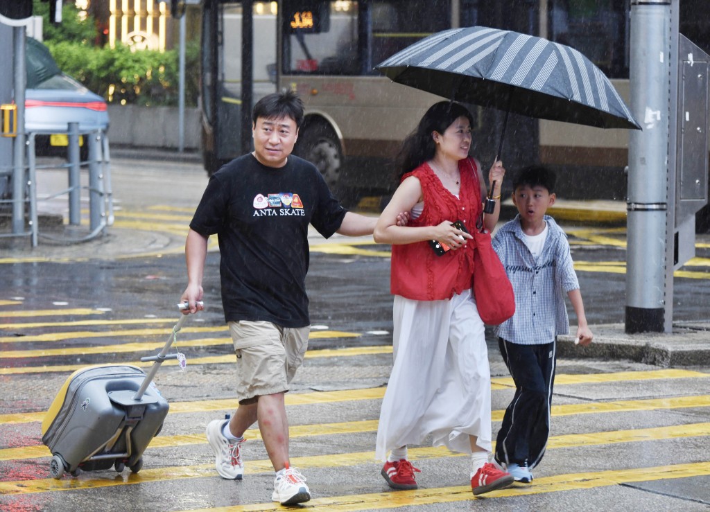 天文台預料,本港在明日及周五(9月10至11日)天氣乾燥及早上稍涼。資料圖片 天文台預料,本港在明日及周五(9月10至11日)天氣乾燥及早上稍涼。資料圖片