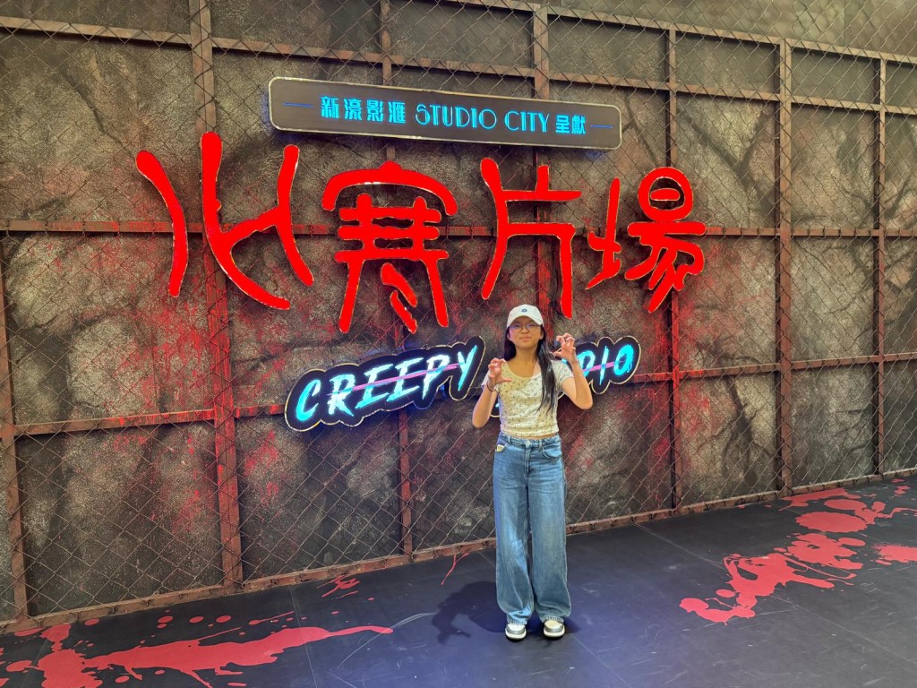 《親子王》特派小玩家表示「心寒片場」鬼屋驚嚇度「5星」,驚嚇位緊湊又刺激,完成後已想再接再厲挑戰多一次。(圖片來源:《親子王》) 《親子王》特派小玩家表示「心寒片場」鬼屋驚嚇度「5星」,驚嚇位緊湊又刺激,完成後已想再接再厲挑戰多一次。(圖片來源:《親子王》)