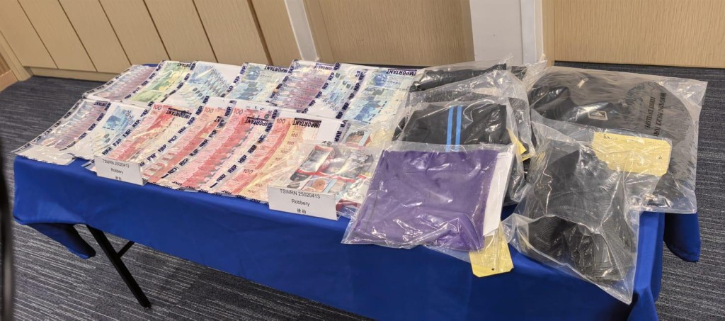 行動中警方起回大部份失物。 行動中警方起回大部份失物。