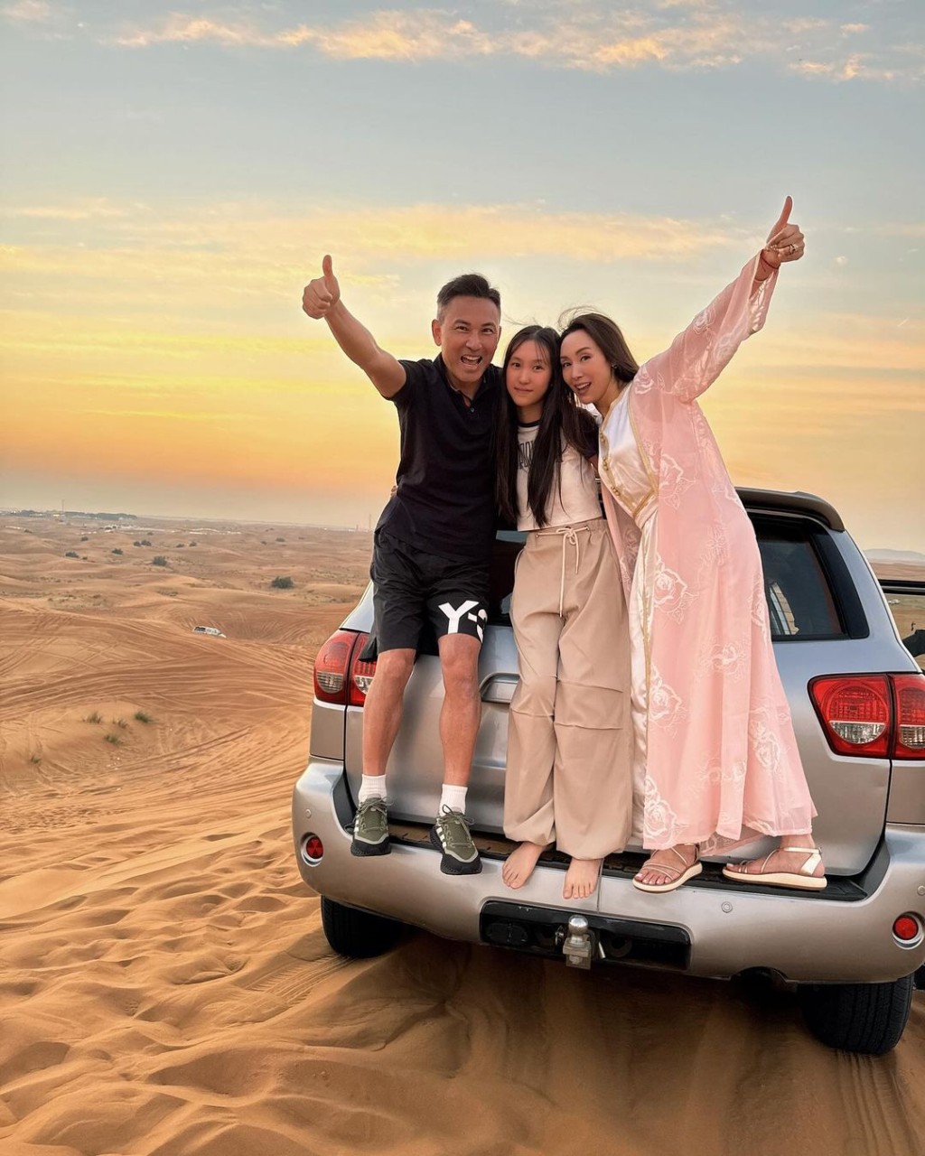 林文龙、郭可盈同女儿上月去了沙漠旅行。