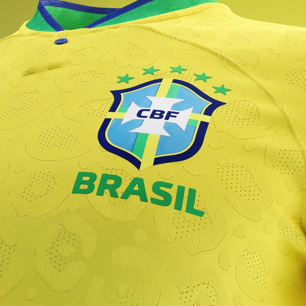 ７）巴西 / 主场球衣： 以黄绿作主色的巴西主场球衣今年颜色对比更明显，球衣印上美洲豹暗花象徵著大胆、充满活力的民族精神与勇气，同时亦代表著球队的比赛风格，加上有巨星尼马在阵，亦成为球迷热捧款式。Nike图片