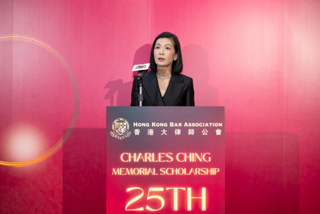 沈澄女兒、區域法院法官謝沈智慧在慶祝酒會上致辭。 沈澄女兒、區域法院法官謝沈智慧在慶祝酒會上致辭。