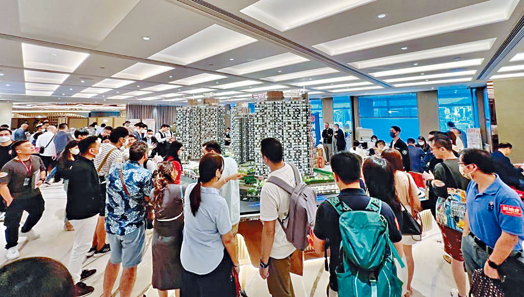 屯門NOVO LAND 2A期示範單位不時出現睇樓人流。