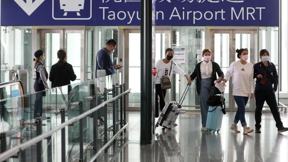 台灣增本土確診31364宗、死亡105人,下周四起返台免檢測證明。路透社圖片
