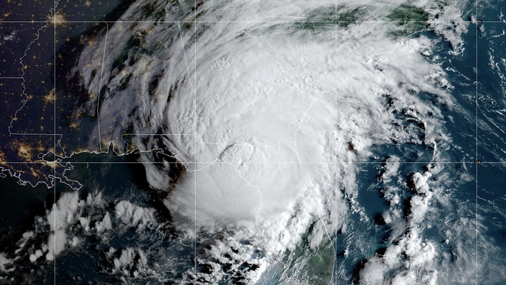 气象卫星合成图像之一的巨型飓风“伊达利亚”。 路透社