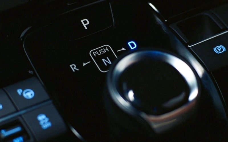 新車裝備電子傳動系統，以旋鈕轉換檔位簡單方便。
