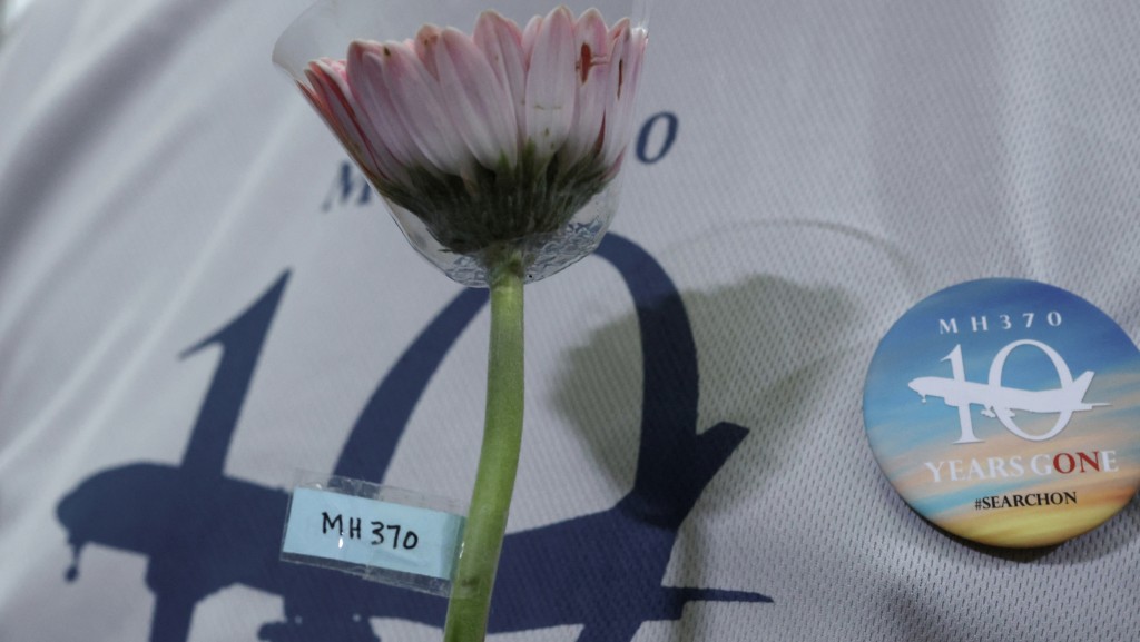 马航MH370失踪10周年，家属仍未放弃寻找亲人。 路透社