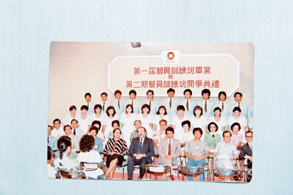 吳毅將1982年畢業於香港亞洲電視第8期藝員訓練班，同期同學有黃秋生、苑瓊丹、麥翠嫻等藝人。