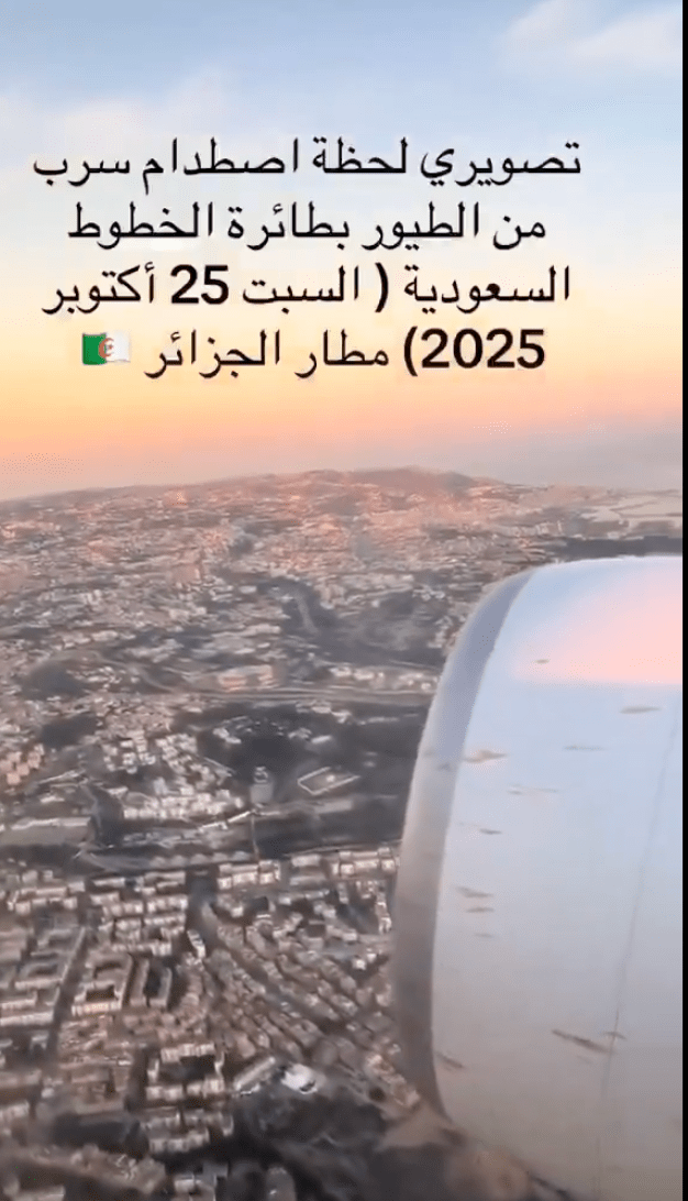 有乘客正以手機拍攝起飛畫面，鏡頭清晰拍到血液與鳥類碎片濺上機身的驚險一幕。X@Turbinetraveler