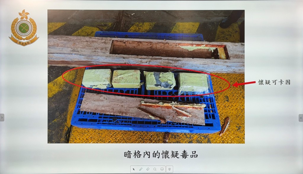 海關於3根原木內發現30公斤、約值2200萬元可卡因。