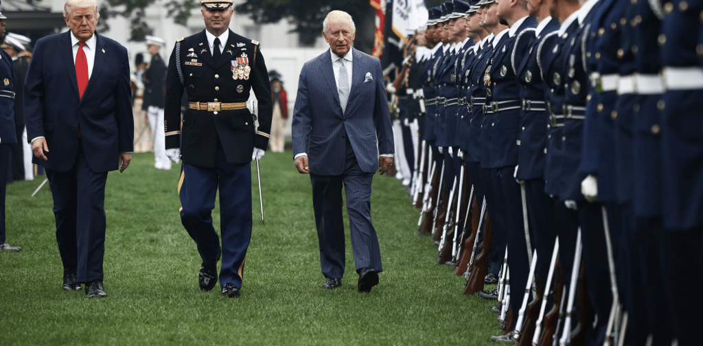 查理斯三世获白宫仪仗队欢迎。路透社