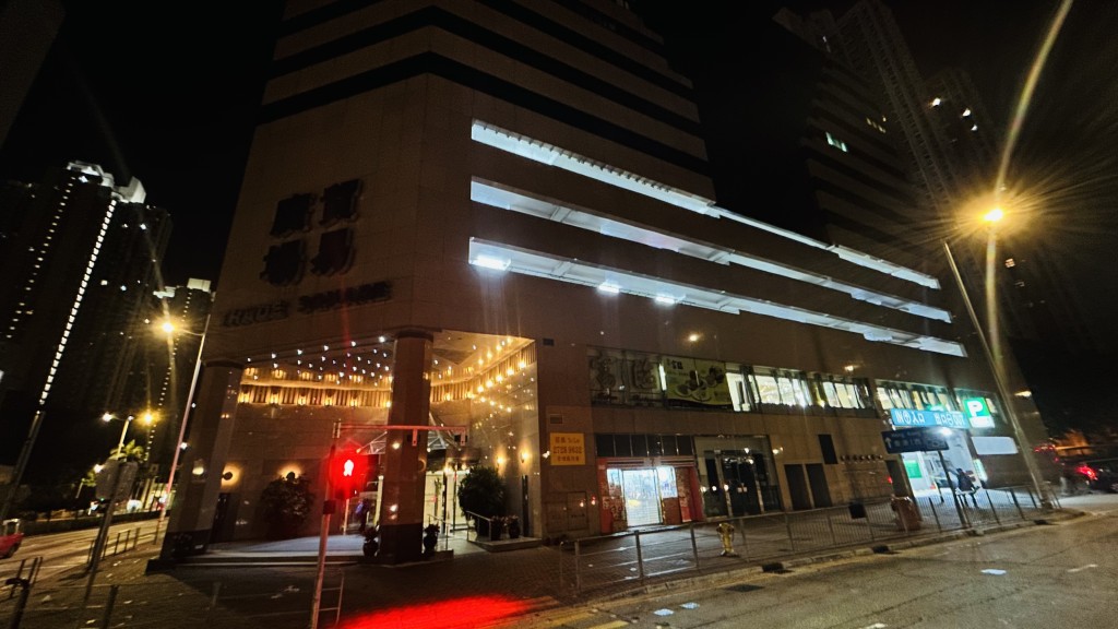 保安公司以柴油發電機發電,疑一氧化碳洩漏,兩職員不適送院。蔡楚輝攝