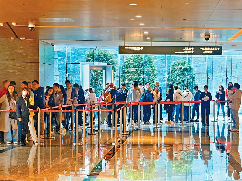 昨日SIERRA SEA 2A期示範單位吸引大批準買家趁假日前往參觀，並且頻現參觀人流，現場氣氛不俗。