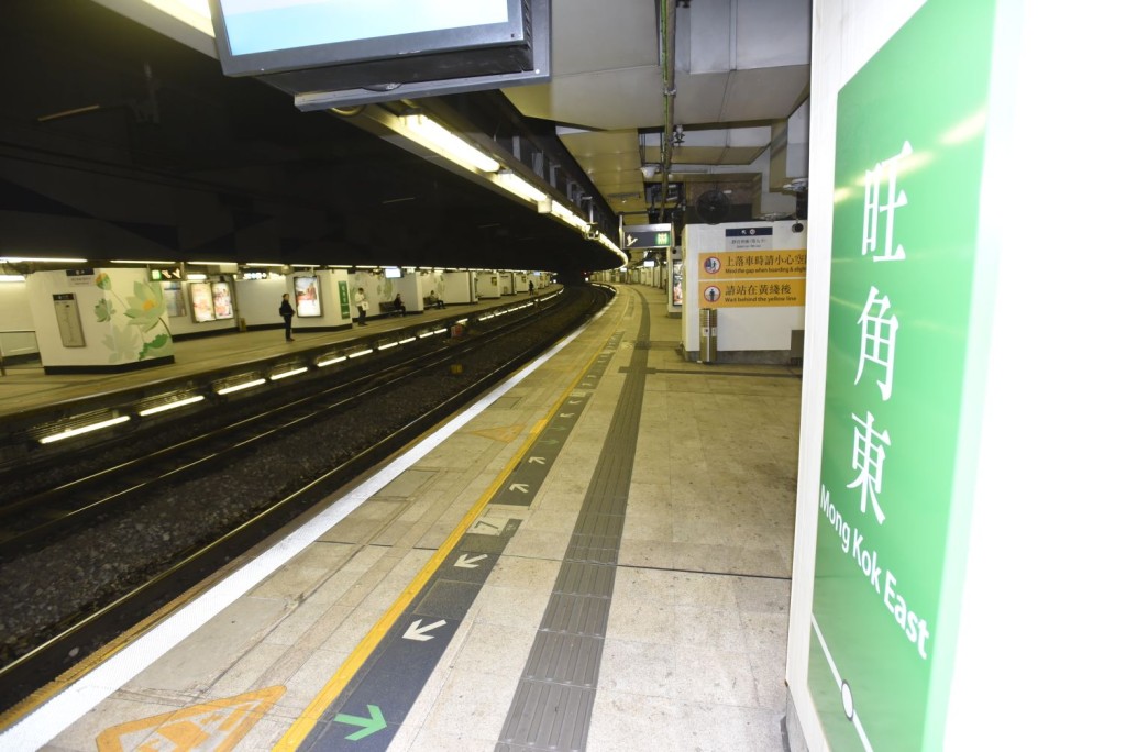 旺角東站職員發現意外後,立即停車。丁志雄攝