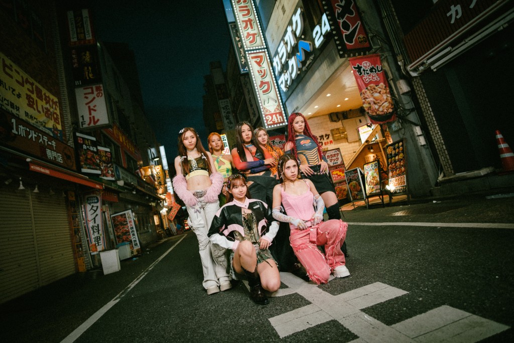 COLLAR最難忘在凌晨在日本街頭，為新團歌《idc》拍MV。