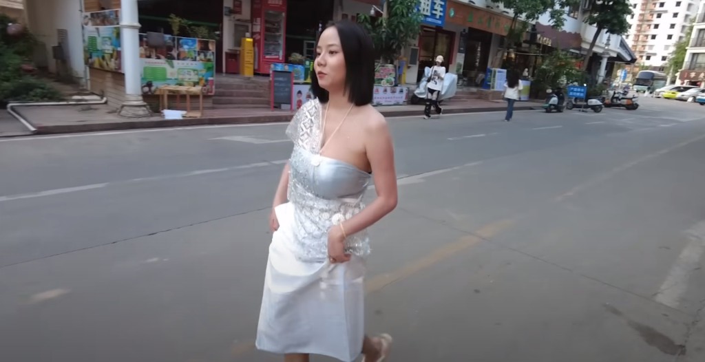 少14歲寮國嫩妻經常大騷身材。
