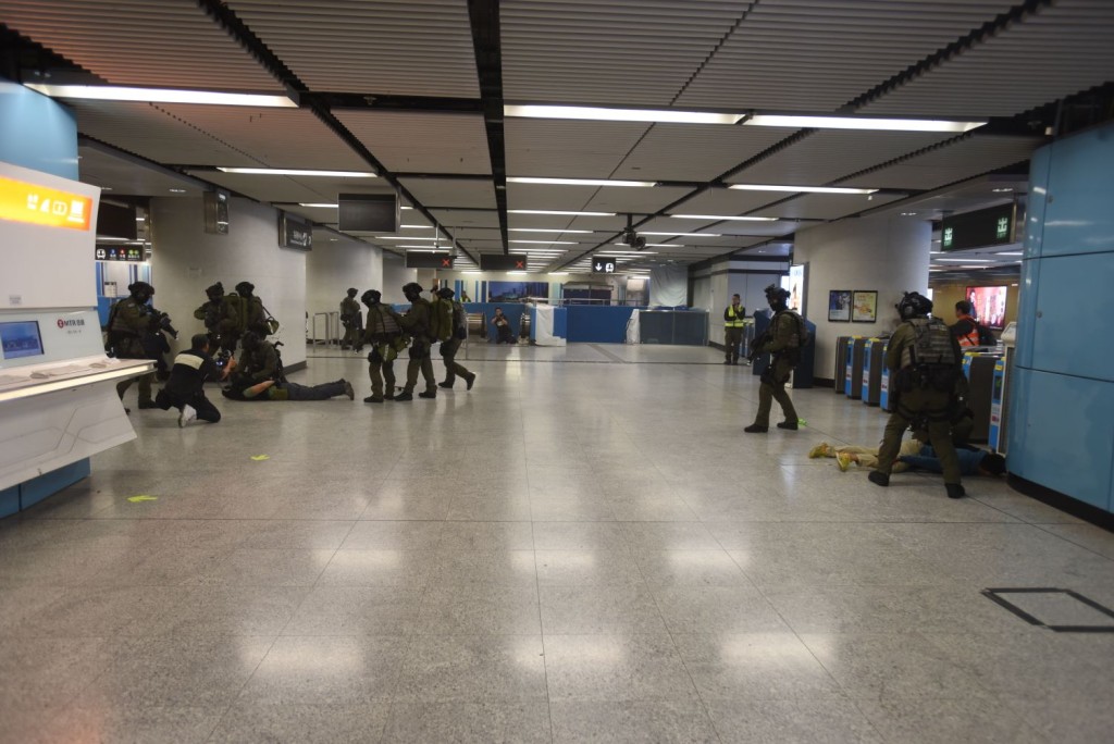 警金鐘站反恐演習,400人跨部門參與。