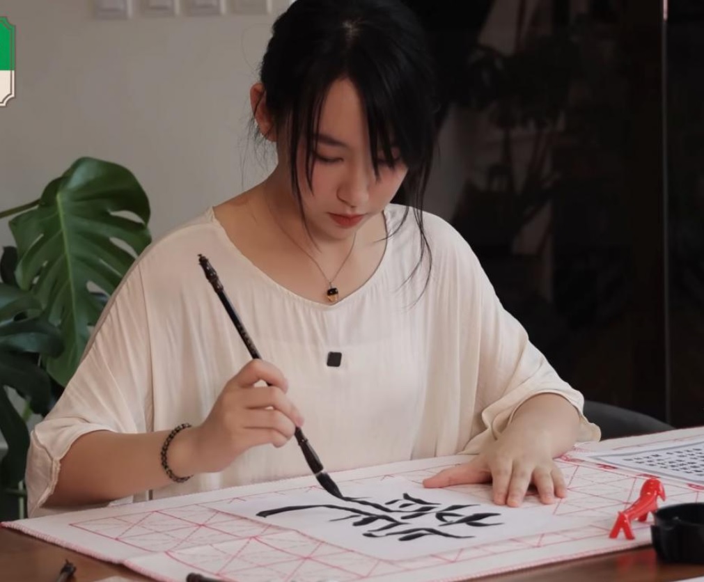 Gigi希望学书法，训练内心更镇定。