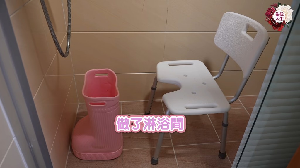 改裝後的無障礙淋浴間，貼心配備專用防滑淋浴椅，安全系數拉滿。