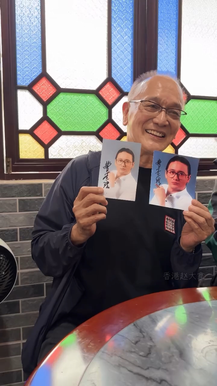 曹查理精神狀態尚算不俗。 曹查理精神狀態尚算不俗。