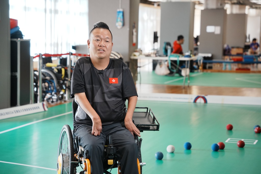 梁育榮是硬地滾球港隊「大師兄」,期待首戰殘特奧會。 梁育榮是硬地滾球港隊「大師兄」,期待首戰殘特奧會。
