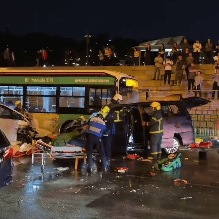 消防在場拯救。FB：Longhunt Chan@澳門交通現場