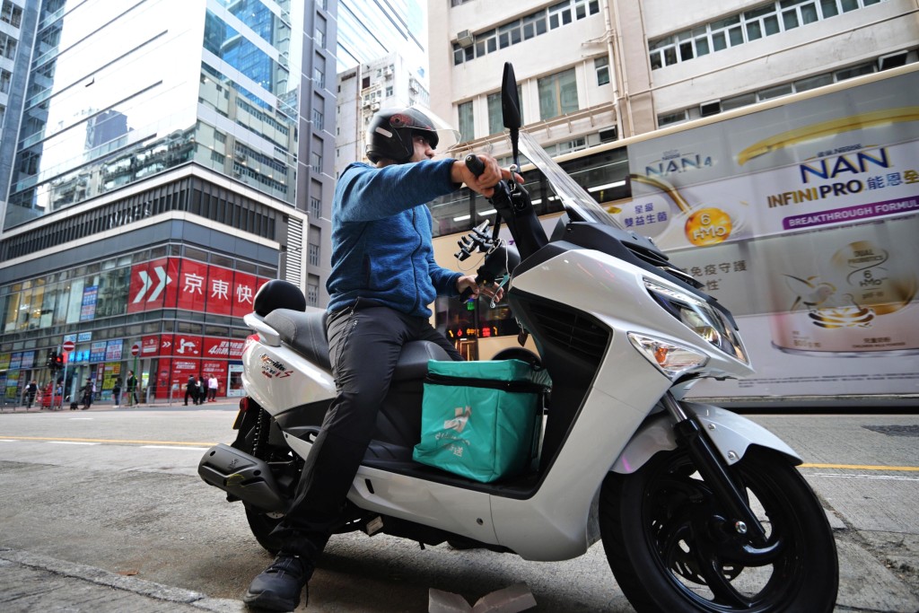 戶戶送Deliveroo宣布撤出香港市場。蘇正謙攝