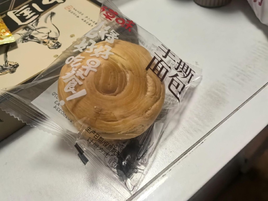 網民質疑密封的袋裝麵包,曱甴是否能長時間存活。抖音@他與江南-jmc 網民質疑密封的袋裝麵包,曱甴是否能長時間存活。抖音@他與江南-jmc