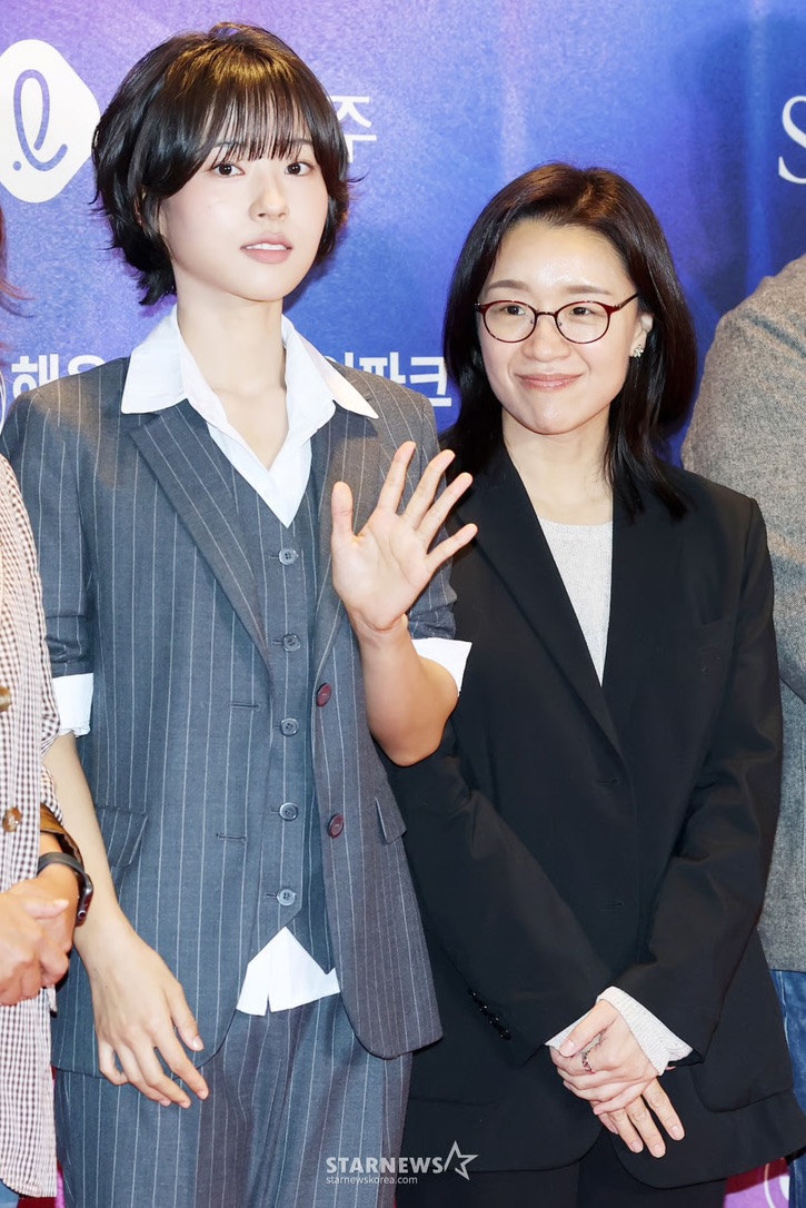 出爐影后徐粹彬感謝導演尹佳恩的鼓勵,《若問世界誰無傷》再捧走最佳電影。 出爐影后徐粹彬感謝導演尹佳恩的鼓勵,《若問世界誰無傷》再捧走最佳電影。