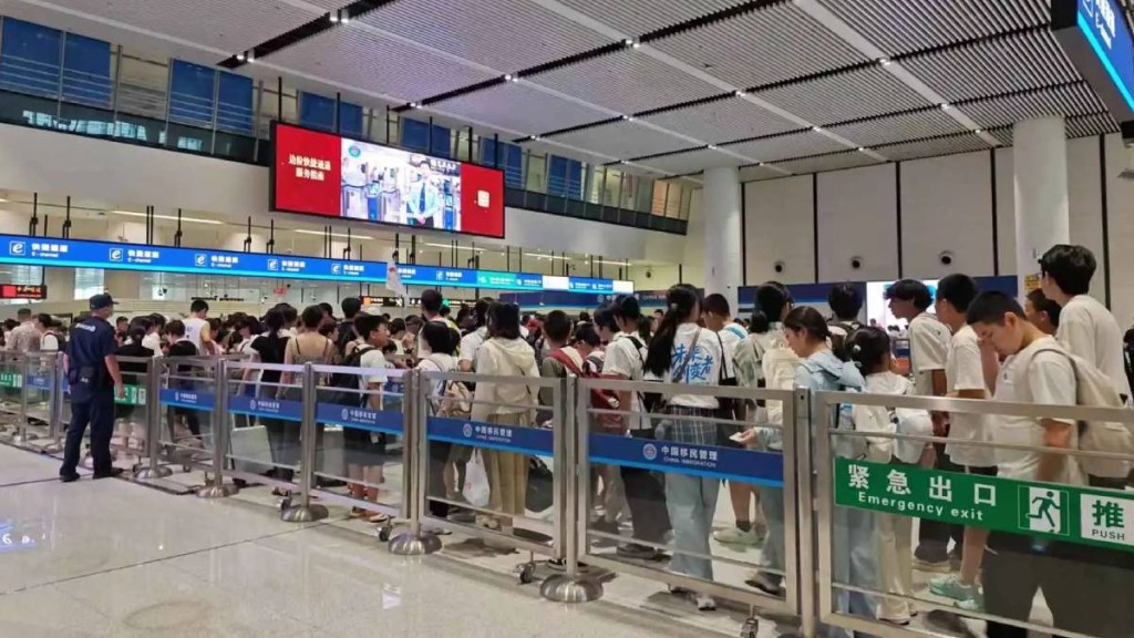 深港陸路口岸客流創新史上新高。深圳口岸發佈