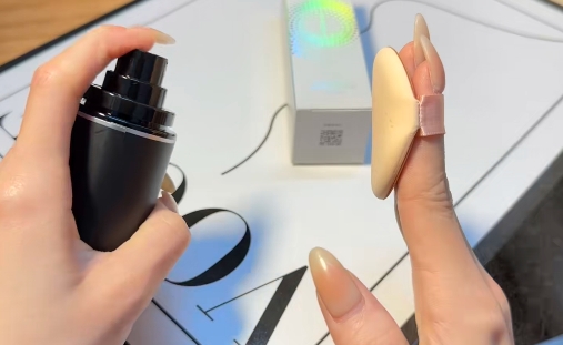 避免对脸直喷，可减低风险。