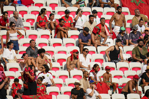 7月30日男足摩洛哥对伊拉克，体育场观众席上有许多空位。 美联社
