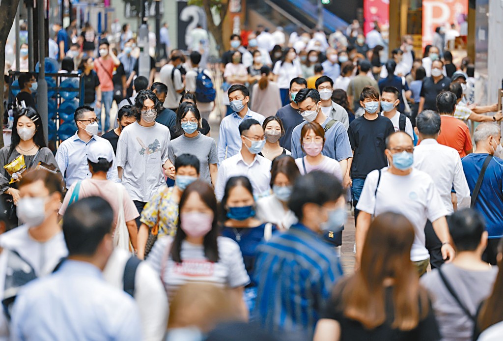 本港確診宗數進一步回落至約5000宗，入境檢疫放寬政策亦有望實行。