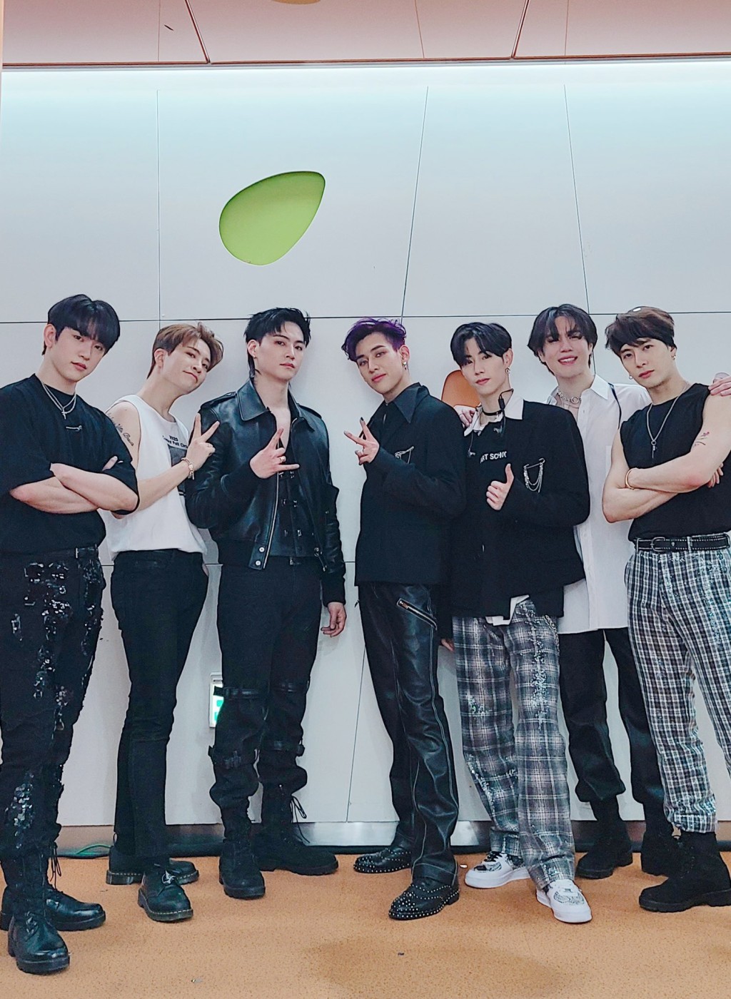 GOT7,左起:珍榮、榮宰、JB、BamBam、Mark、有謙、Jackson。