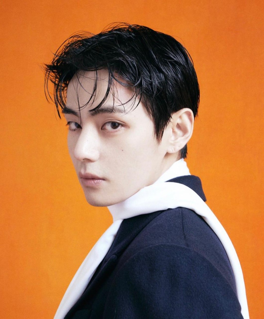 V不滿與閔熙珍的私人訊息，被用作「ILLIT抄襲NewJeans疑雲」相關爭議的證據。