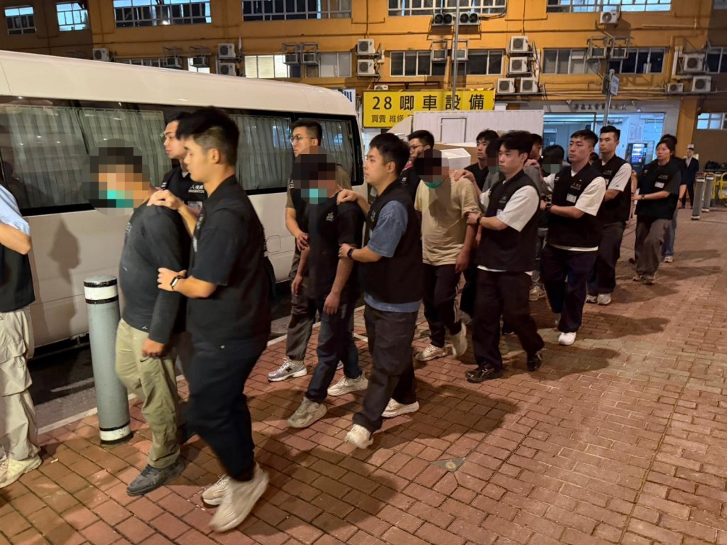 入境處成功拘捕7名非法勞工及1名涉案僱主。曾志恆攝