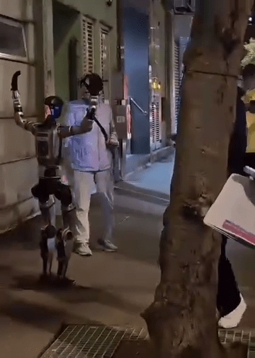 機械人不明所以,如「雞同鴨講」。Threads:whypuss_fun 機械人不明所以,如「雞同鴨講」。Threads:whypuss_fun