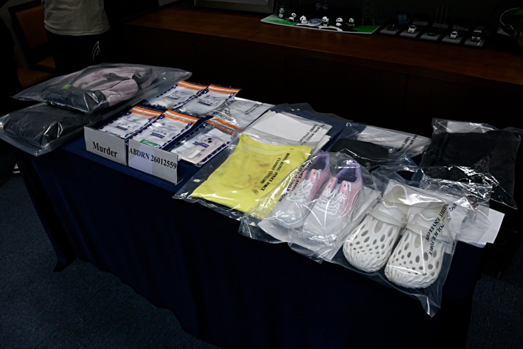 警方展示搜獲到的證物。楊偉亨攝 警方展示搜獲到的證物。楊偉亨攝
