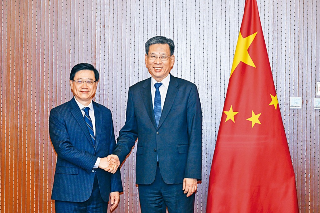 李家超(左)與財政部部長劉昆會面。
