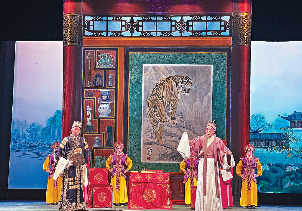 ■《合兵破曹》(港)新剑郎(左)李龙(右) ■《合兵破曹》(港)新剑郎(左)李龙(右)
