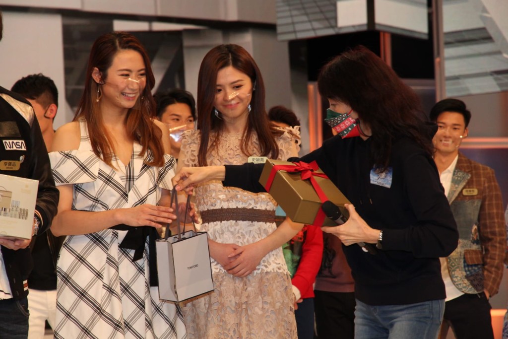 史穎喬、陳國麟、李傑志及朱凱薇獲選為最好口才,大會向4人送上禮物。