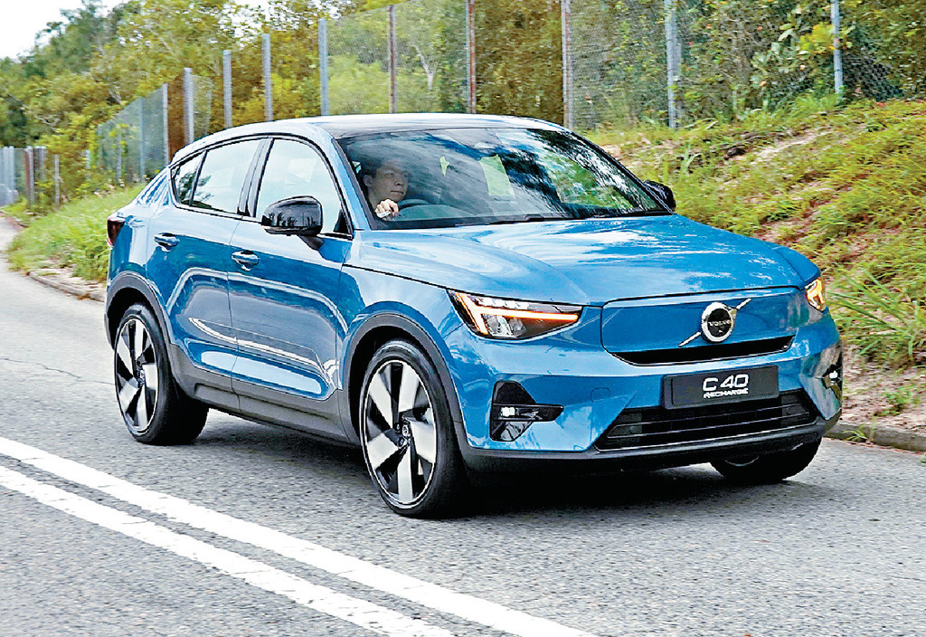 ■78kWh鋰電池配合雙馬達四驅，扭力高達67.3kgm，加速快勁力猛。
