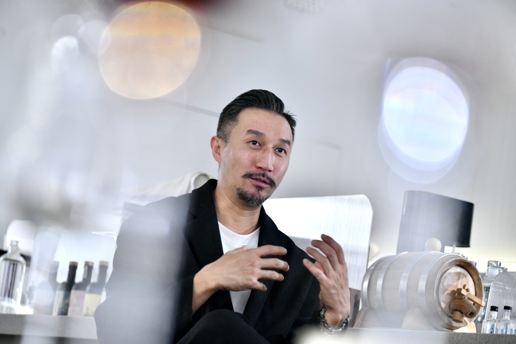 丹丘蒸留所于荃湾南丰纱厂设有概念店兼试饮室,未来将由联合创办人Kit及威士忌专家,定期举办威士忌品鉴讲座。(卢江球摄) 丹丘蒸留所于荃湾南丰纱厂设有概念店兼试饮室,未来将由联合创办人Kit及威士忌专家,定期举办威士忌品鉴讲座。(卢江球摄)