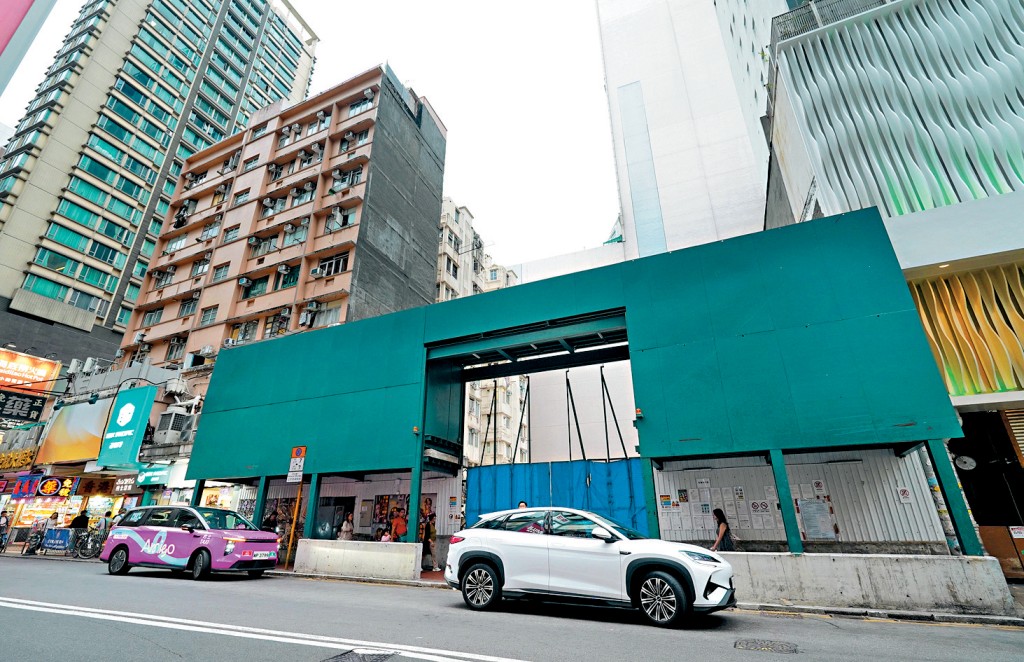 尖沙咀香檳大廈B座申重建35層高酒店及商業綜合體，昨日遭城規會拒絕。