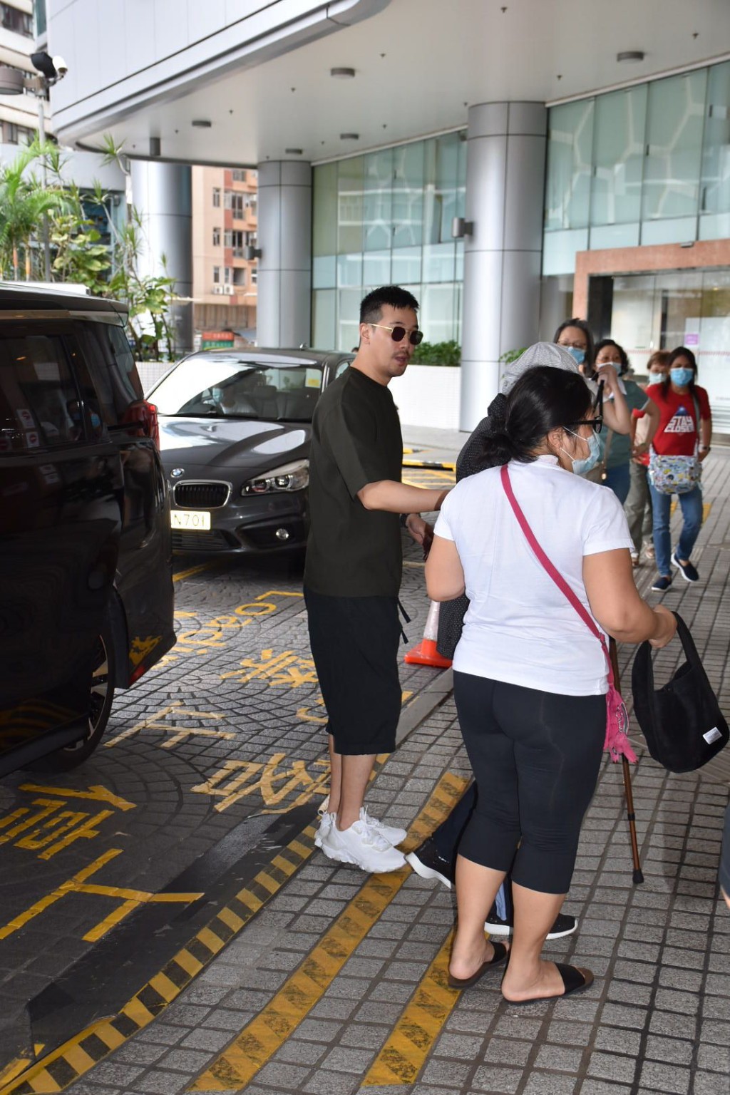 曾国祥最近一次被发现陪朱锡珍到医院，是今年6月。