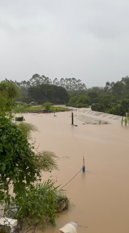 台风沙德尔登陆福建漳州，当地出现严重水浸。 抖音