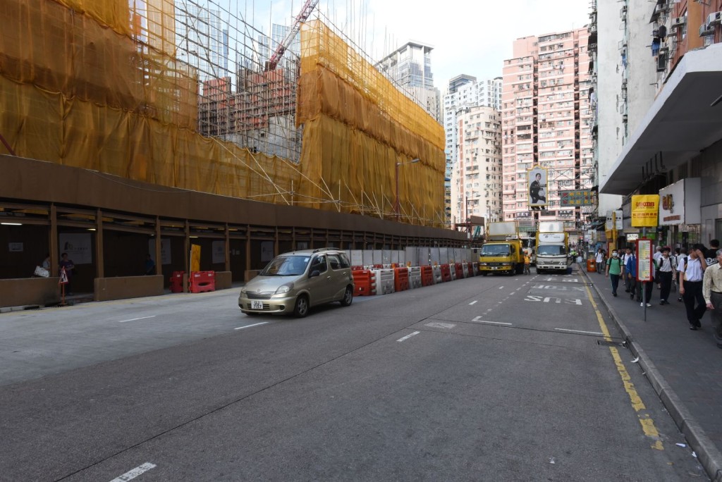物華街路面下陷。