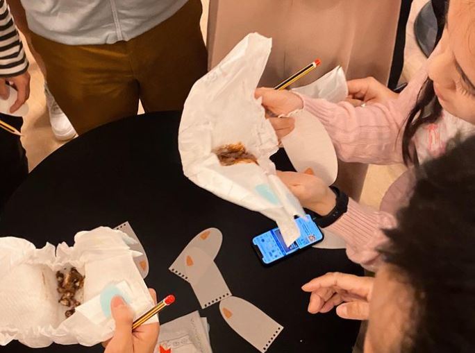 尿片真係有料喺裏面!當然係假嘢啦.....