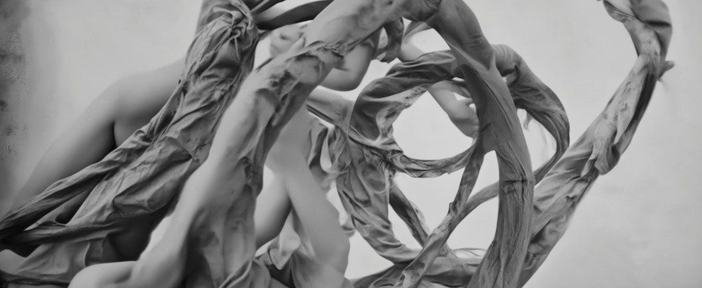 曹澍最新艺术项目参展香港巴塞尔，探讨摄影术、AI扩散模型技术与亡灵之间的隐秘关系。受访者提供