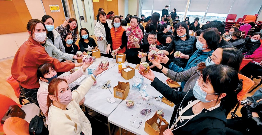 「譚仔姐姐」參與升級再造計劃下的香薰蠟燭工作坊。